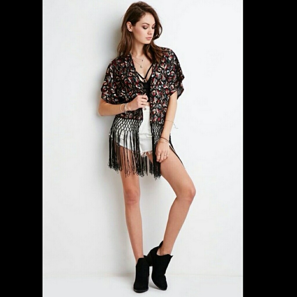 NWT embroidered kimono Forever 21 - Large